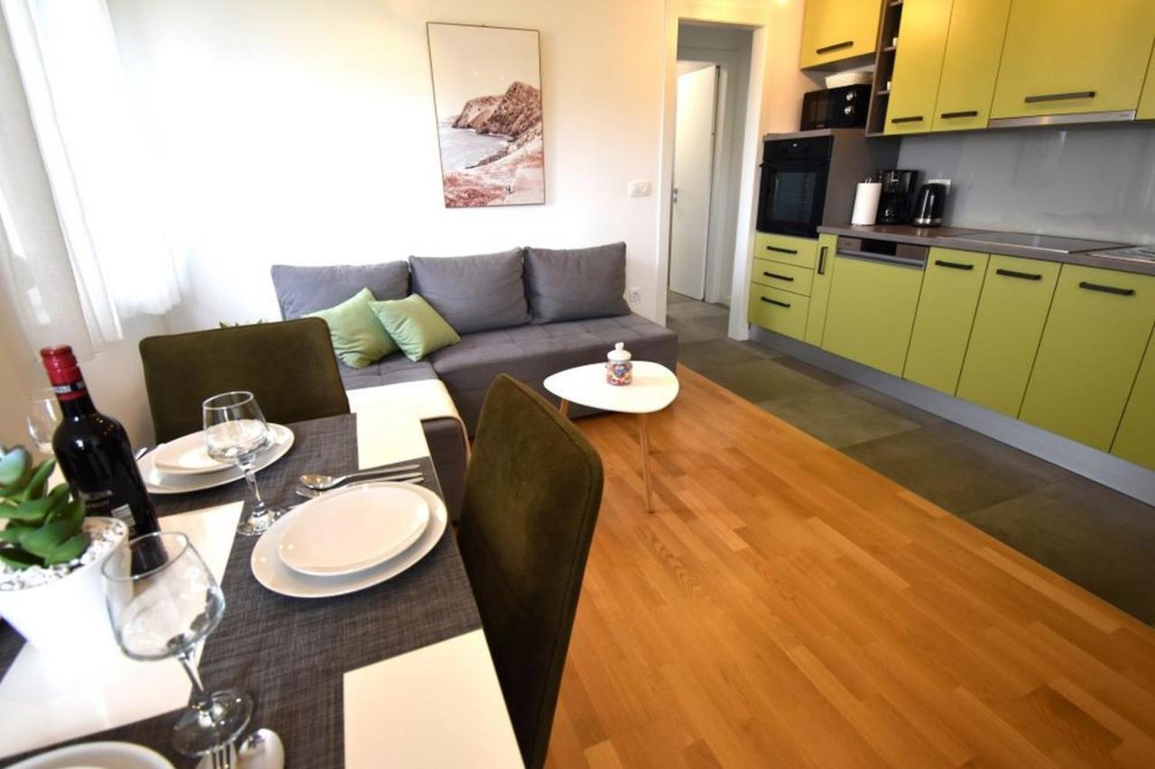 Apartment Johnny With Private Parking Zara Esterno foto
